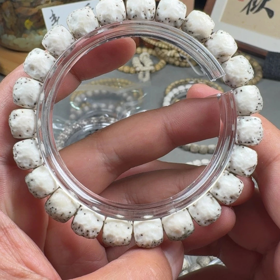 星月菩提手串9.3mm星月菩提石玉料河豚浅纹无相手串