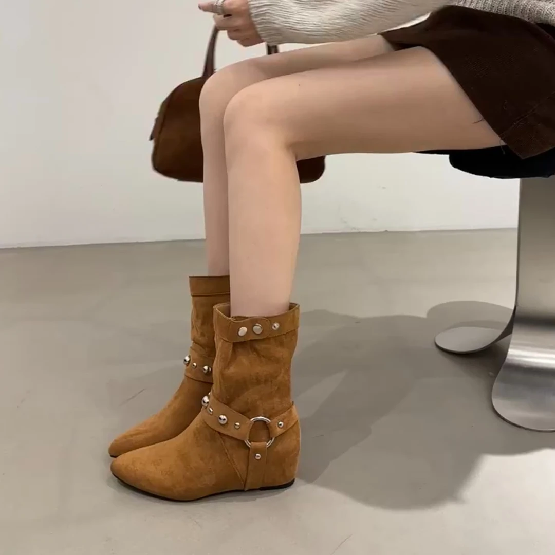 羊皮版~复古风绒面内增高西部靴女秋冬慵懒风皮带扣铆钉显瘦短靴