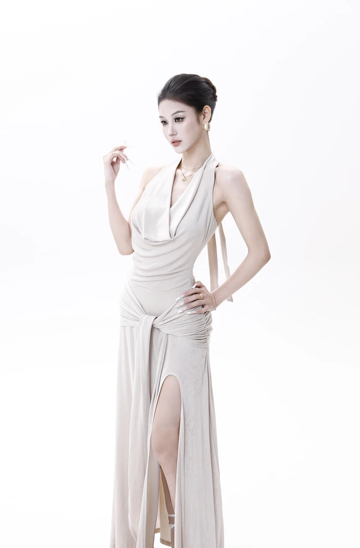 小可WIWI性感风夏季无袖夏季沙滩连衣裙性感美式度假风闪闪挂脖裙