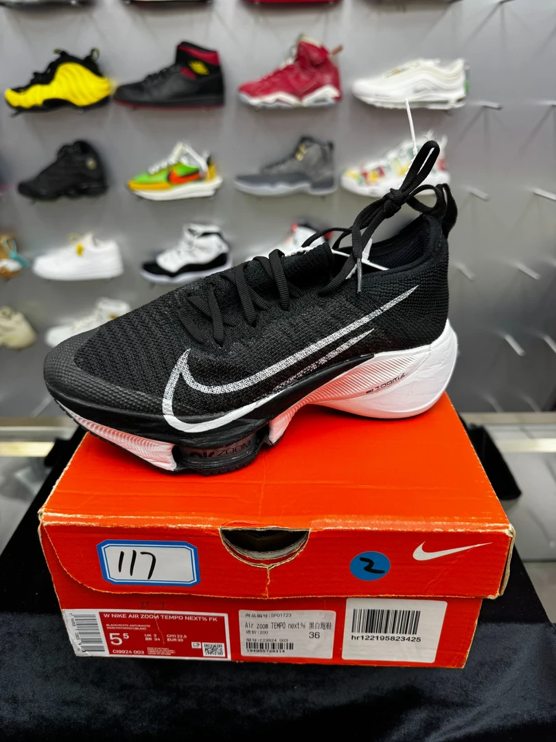 Nike air zoom黑白跑鞋  全新原盒 36码 11月8   GUI   117
