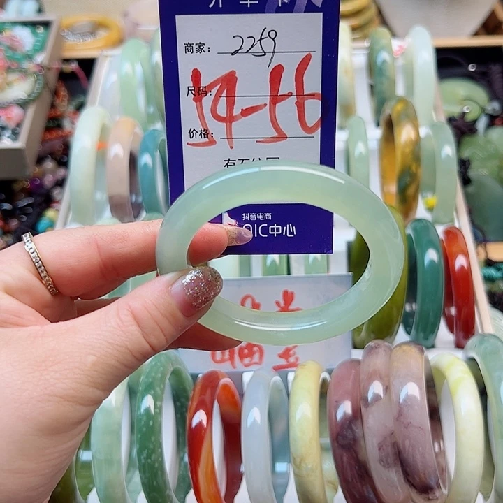 家***~蛇纹石玉未镶嵌手镯