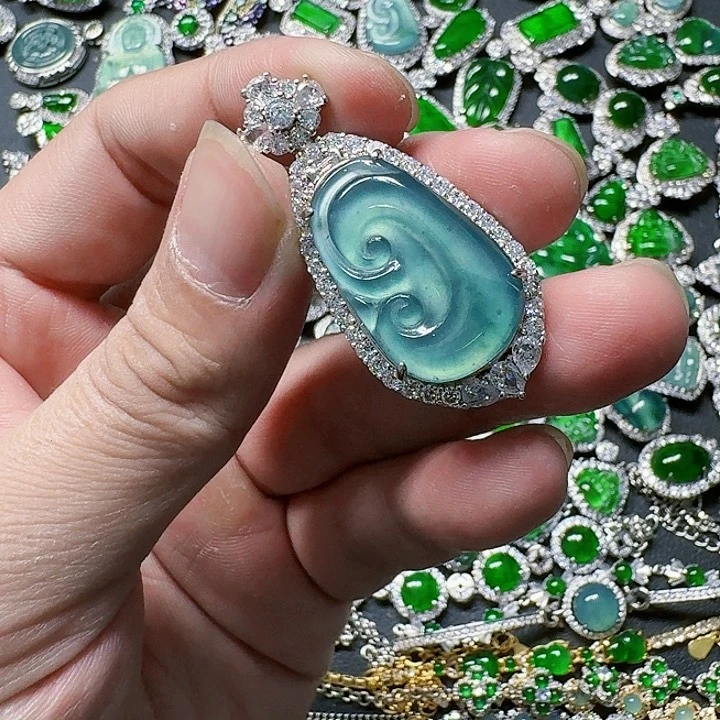 翡翠颈饰未镶嵌天然A货翡翠放漏