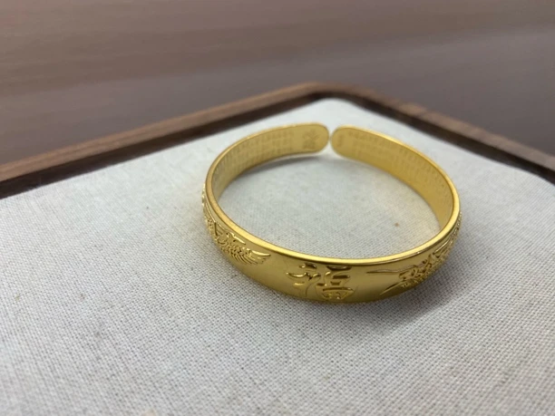 手镯 黄色时尚大气简约收藏设计款手镯152