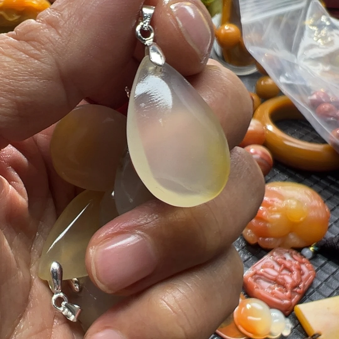 石英质玉未镶嵌颈饰