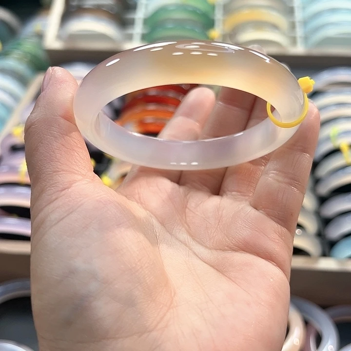 玛瑙/玉髓手镯未镶嵌啊****