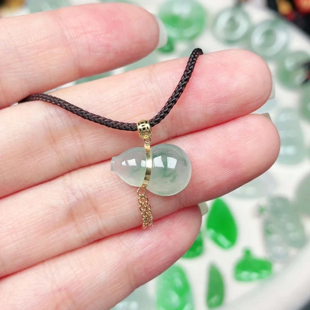 翡翠18K金镶嵌颈饰缅甸天然A货翡翠