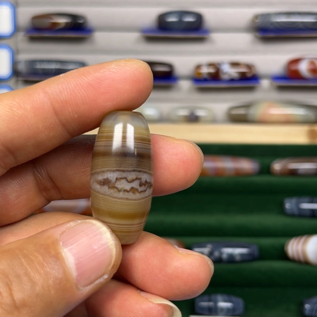 网***生玛瑙/玉髓未镶嵌吊坠(赠链)