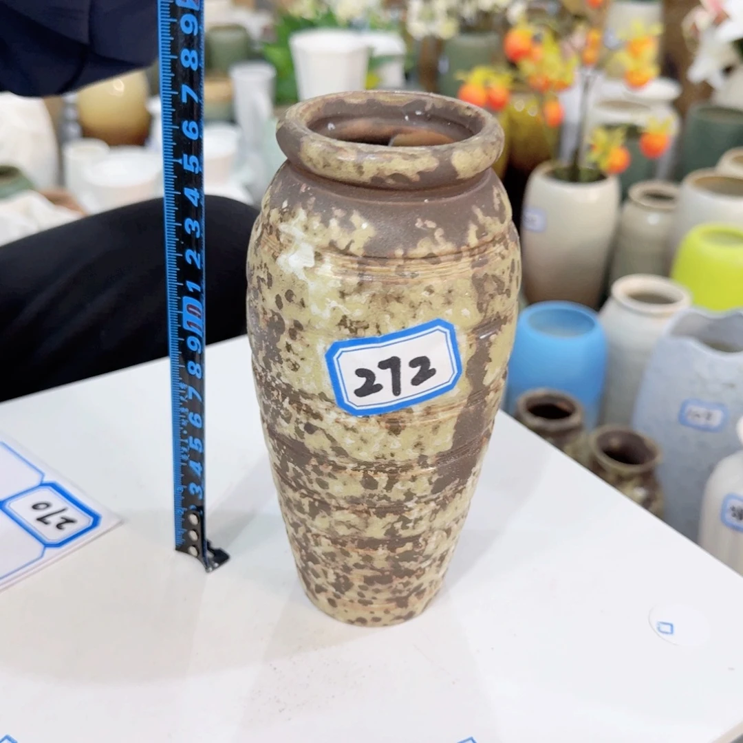 272号陶瓷高17厘米微瑕一个