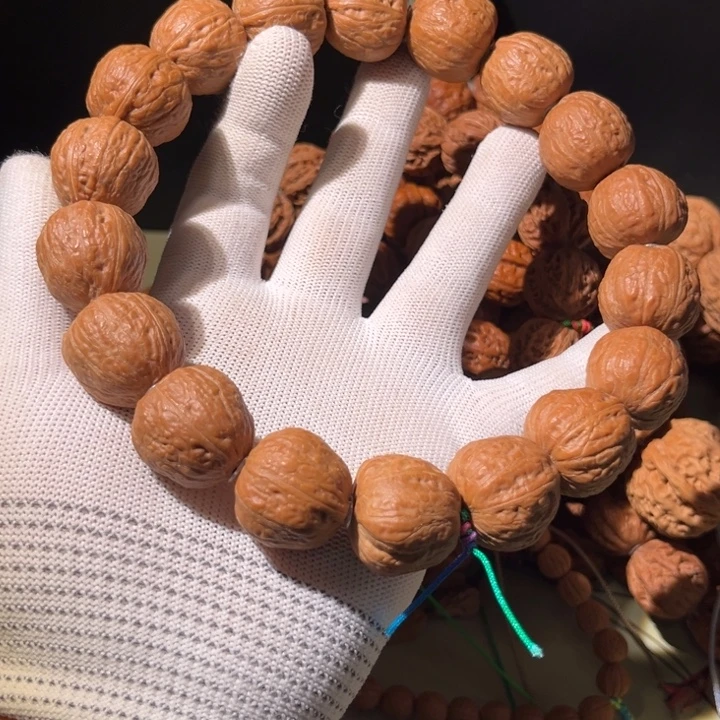 手串文玩核桃…………30