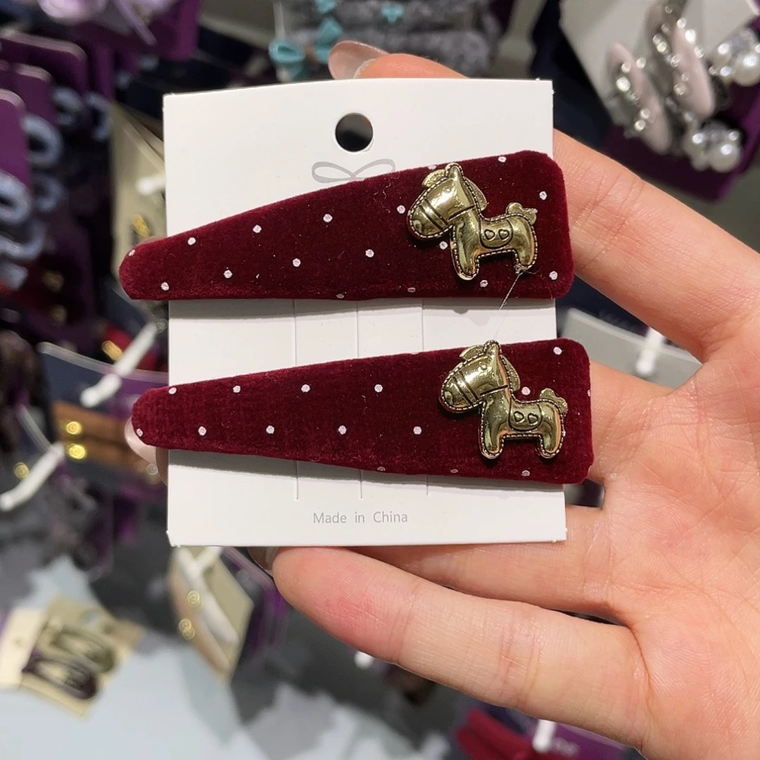 布艺非金属红波点小马