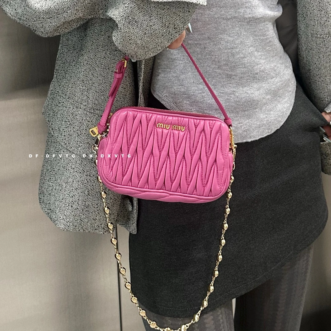 95新 MIU MIU/缪缪 miumiu 玫粉色褶皱mini手提包K
