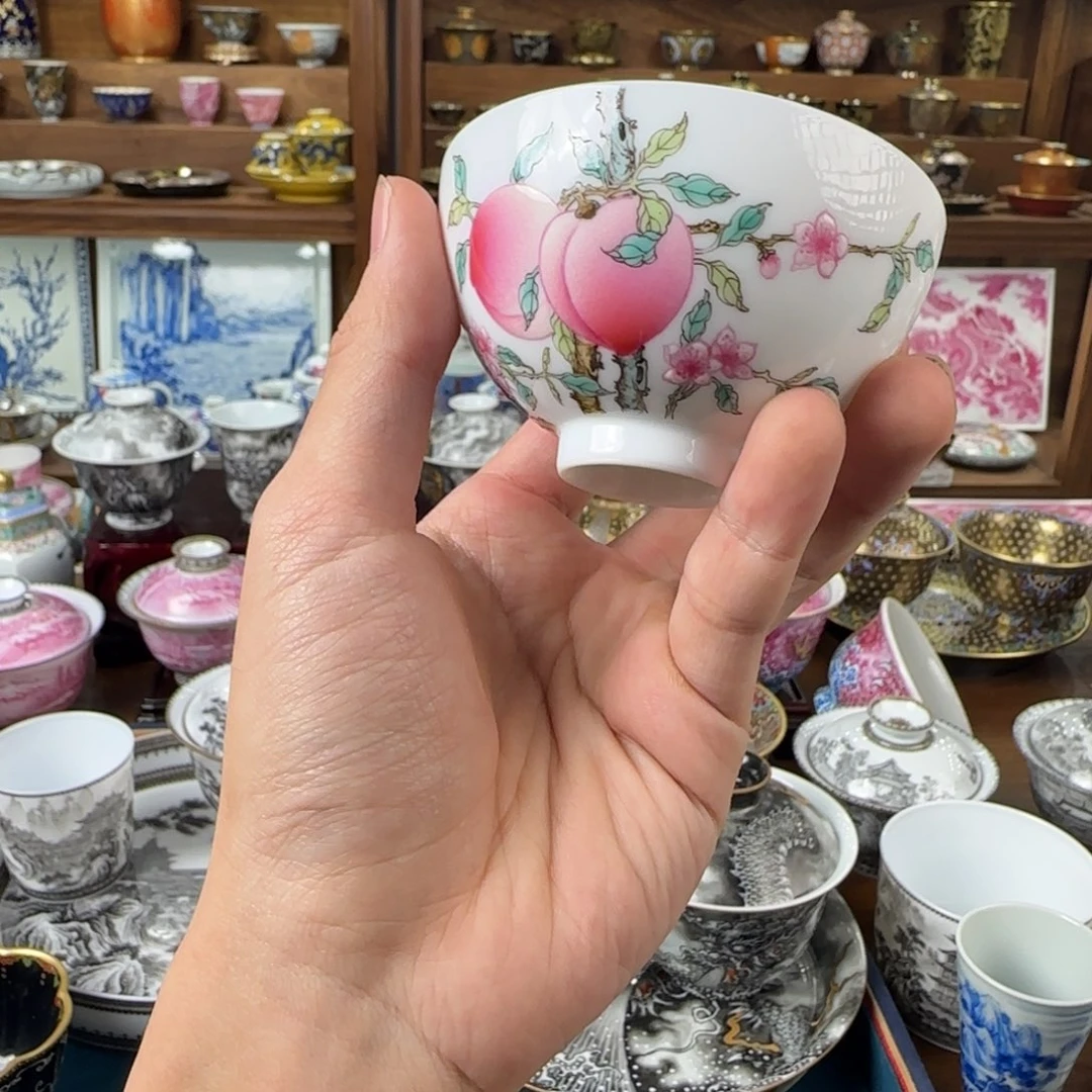 C****熊高端粉彩五桃杯