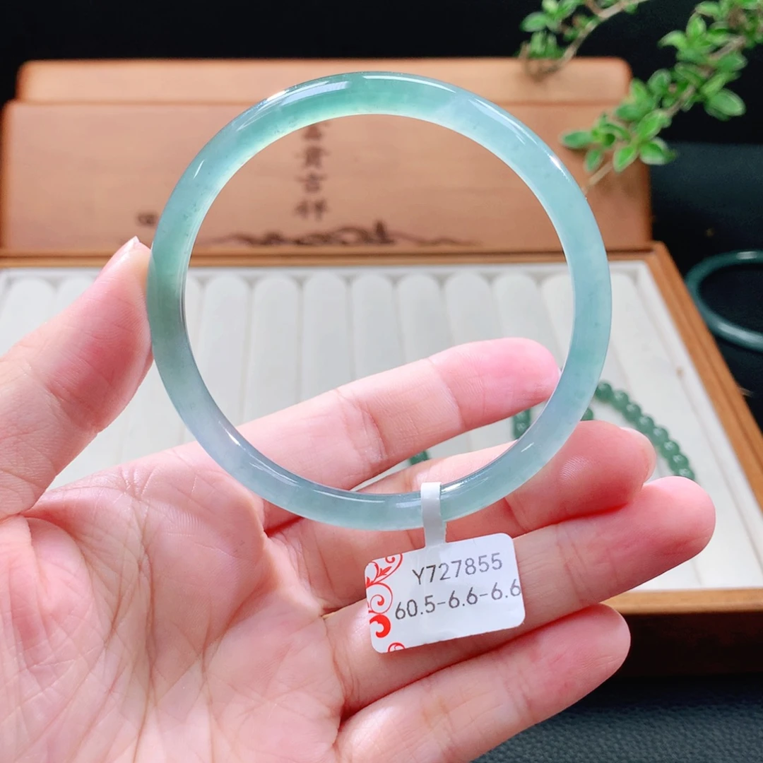 未镶嵌手镯（圆镯）翡翠