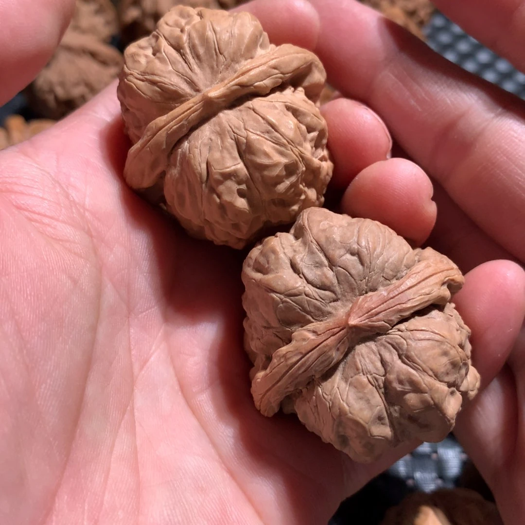 文玩核桃把件色差