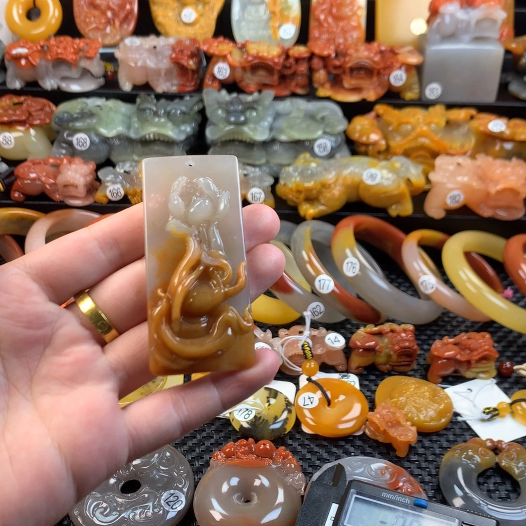 石英质玉（黄龙玉）未镶嵌挂件
