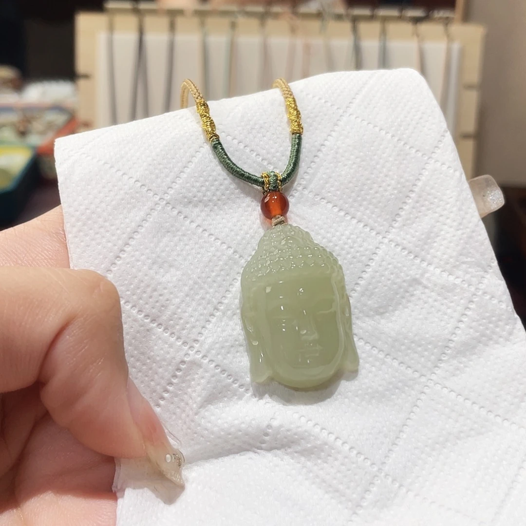高***乐和田玉未镶嵌颈饰