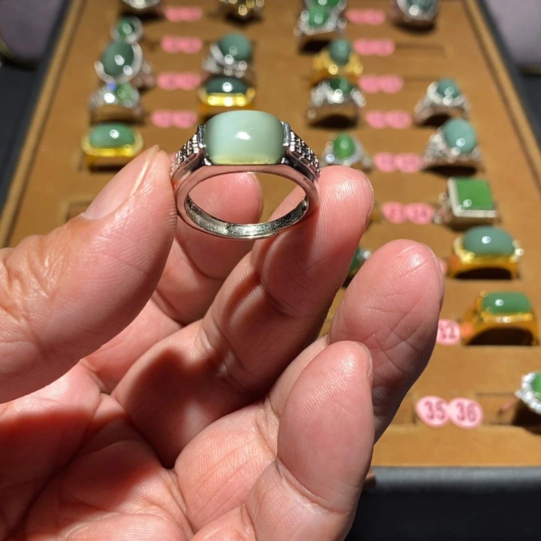 用***2和田玉未镶嵌戒指