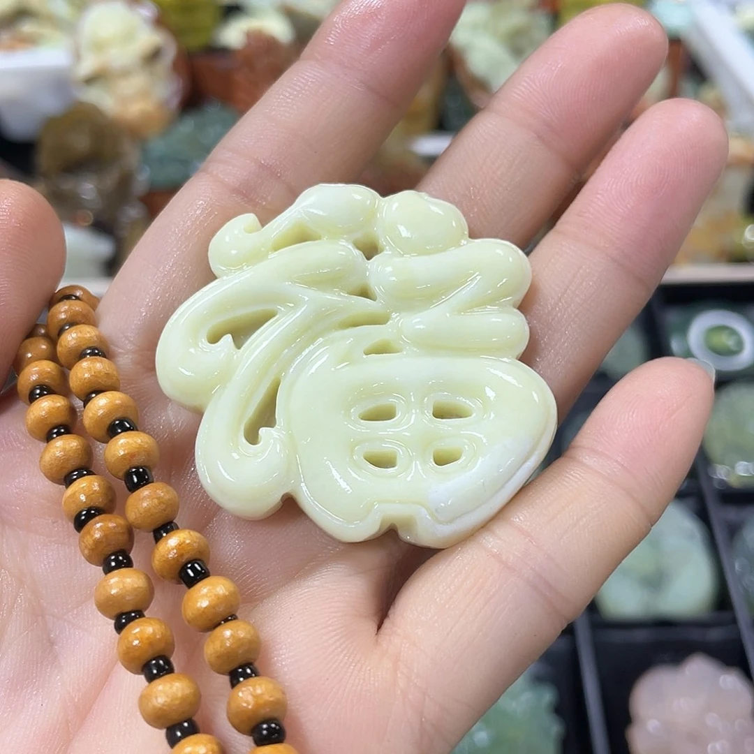 蛇纹石玉颈饰未镶嵌
