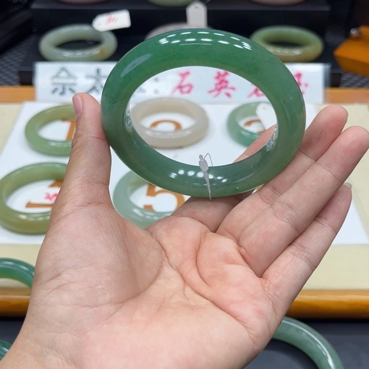未镶嵌手镯石英质玉夏**疯