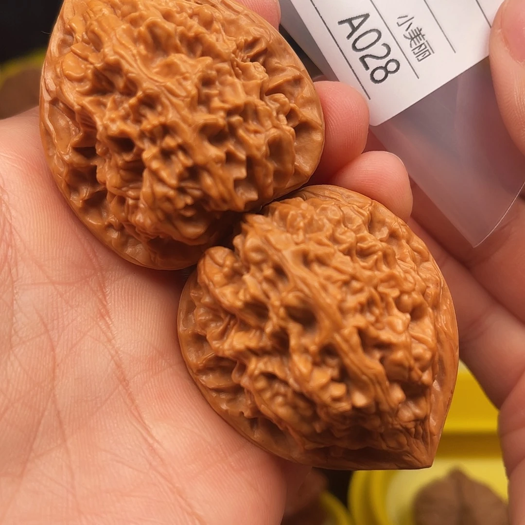 萝***片吊坠文玩核桃粗筋鸡心