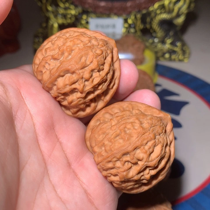 文玩核桃吊坠金牛三角41