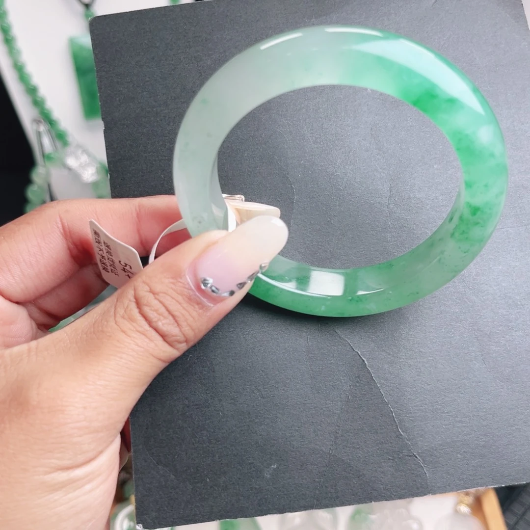 石英质玉未镶嵌手镯