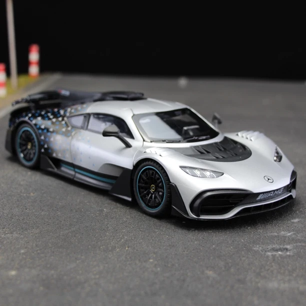 AMG ONE 1:18比例仿真合金汽车模型静态车模礼品摆件