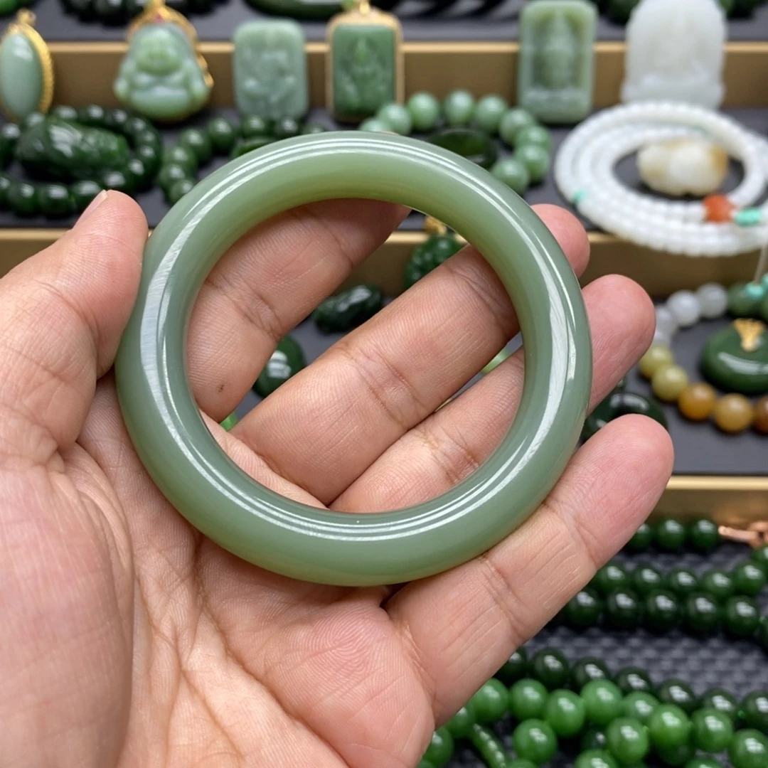 禅***净和田玉（碧玉）未镶嵌手镯
