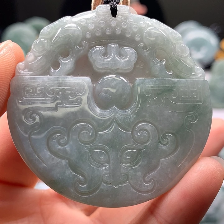 翡翠未镶嵌颈饰饕餮福利