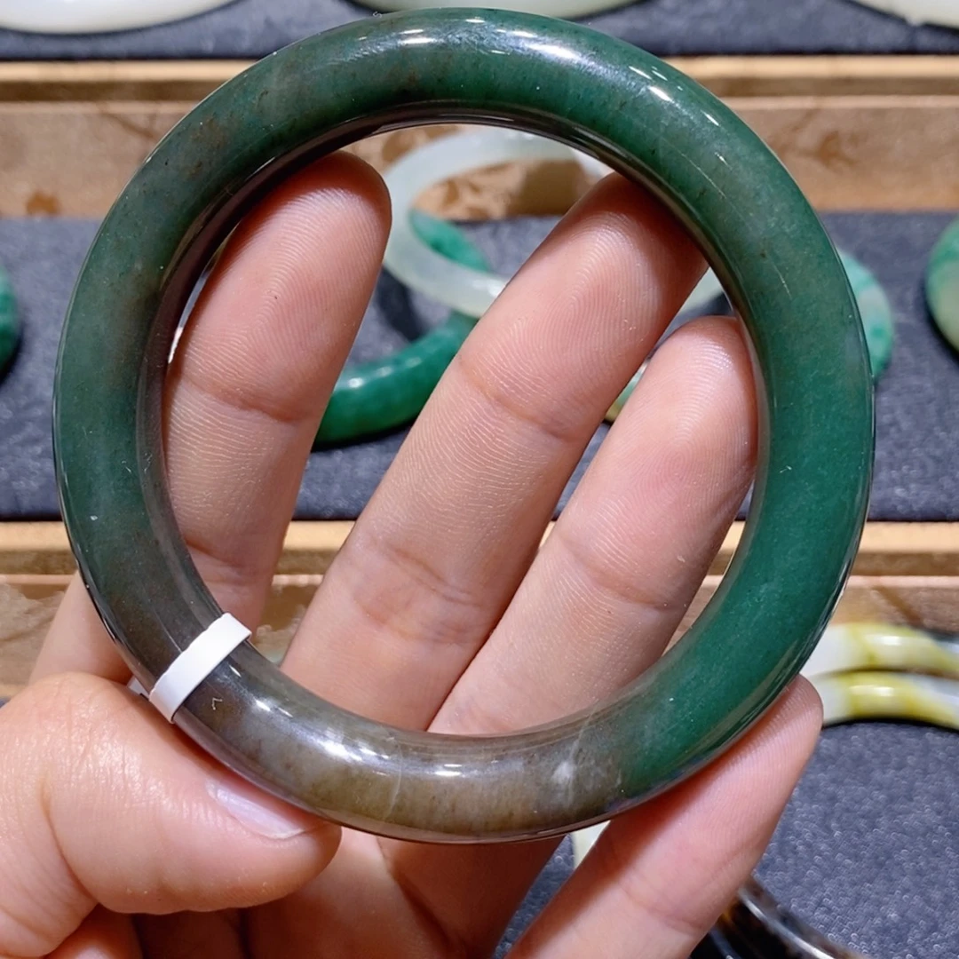 独山玉未镶嵌手镯