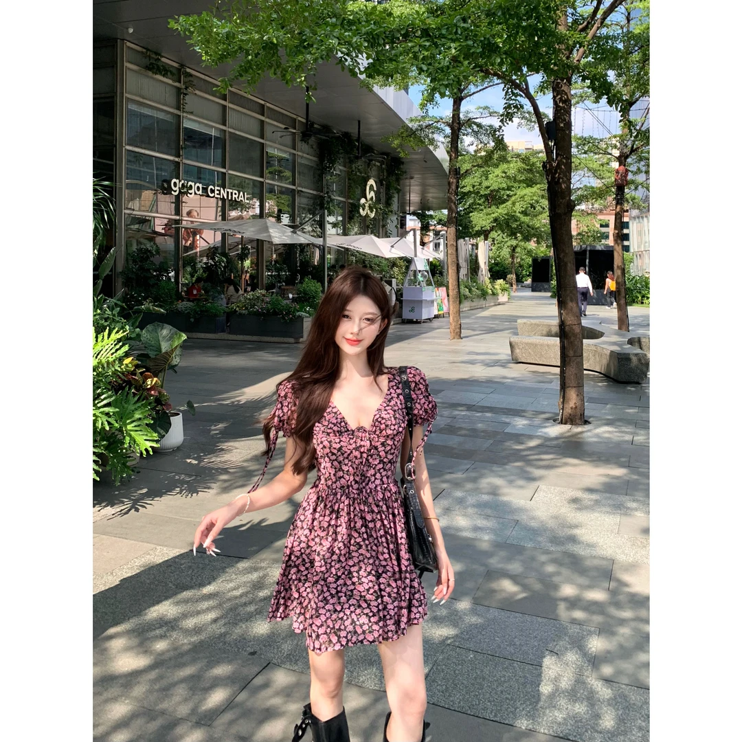 小个子蔷薇之恋碎花泡泡袖连衣裙女辣妹收腰显瘦V领a字法式短裙子