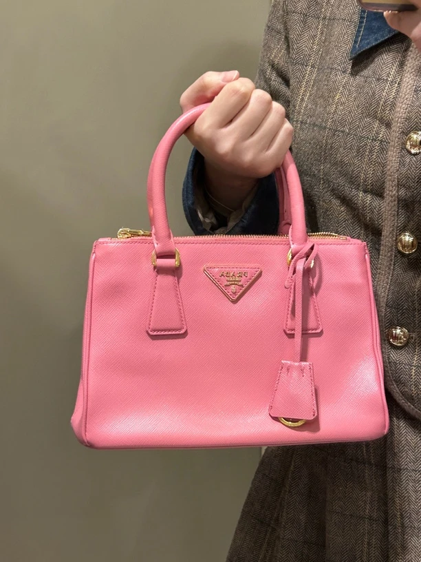 95新 Prada/普拉达 时尚小号杀手手提斜挎包