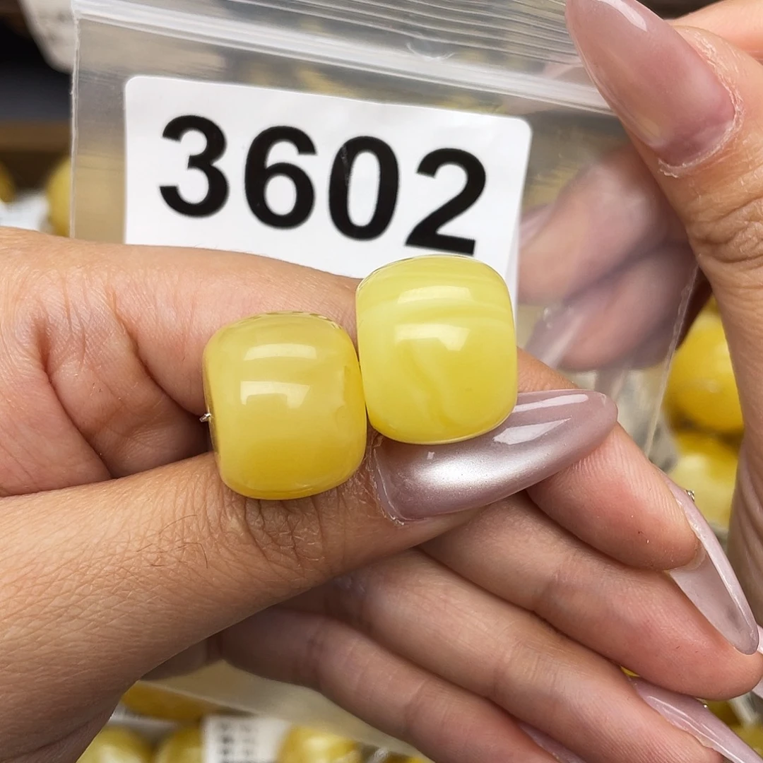 万***峰蜜蜡未镶嵌珠宝奇石18+