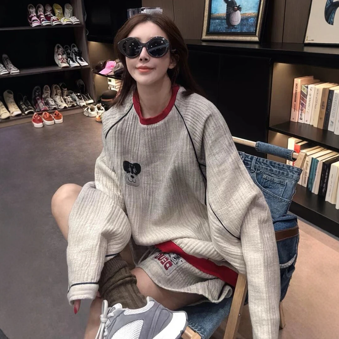 白色圆领设计感美式慵懒chic早秋卫衣女2025新款爆款时尚洋气上衣