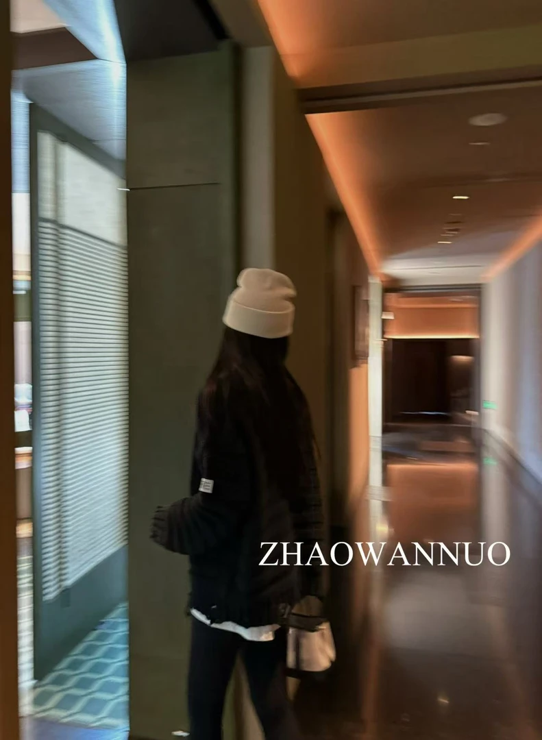 ZHAO WANNUO 丨 白色logo标签立体横毛织流苏外套NC1022