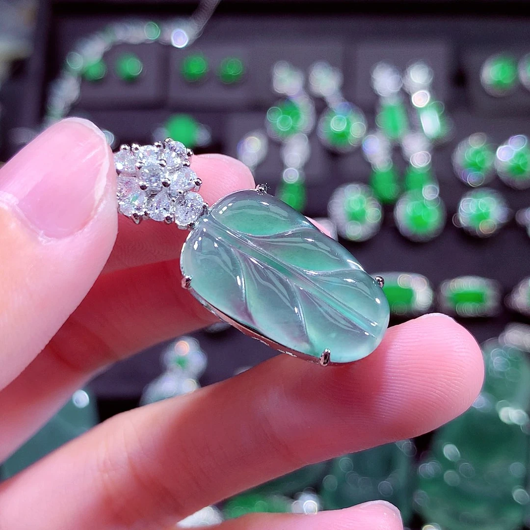 颈饰未镶嵌翡翠天然