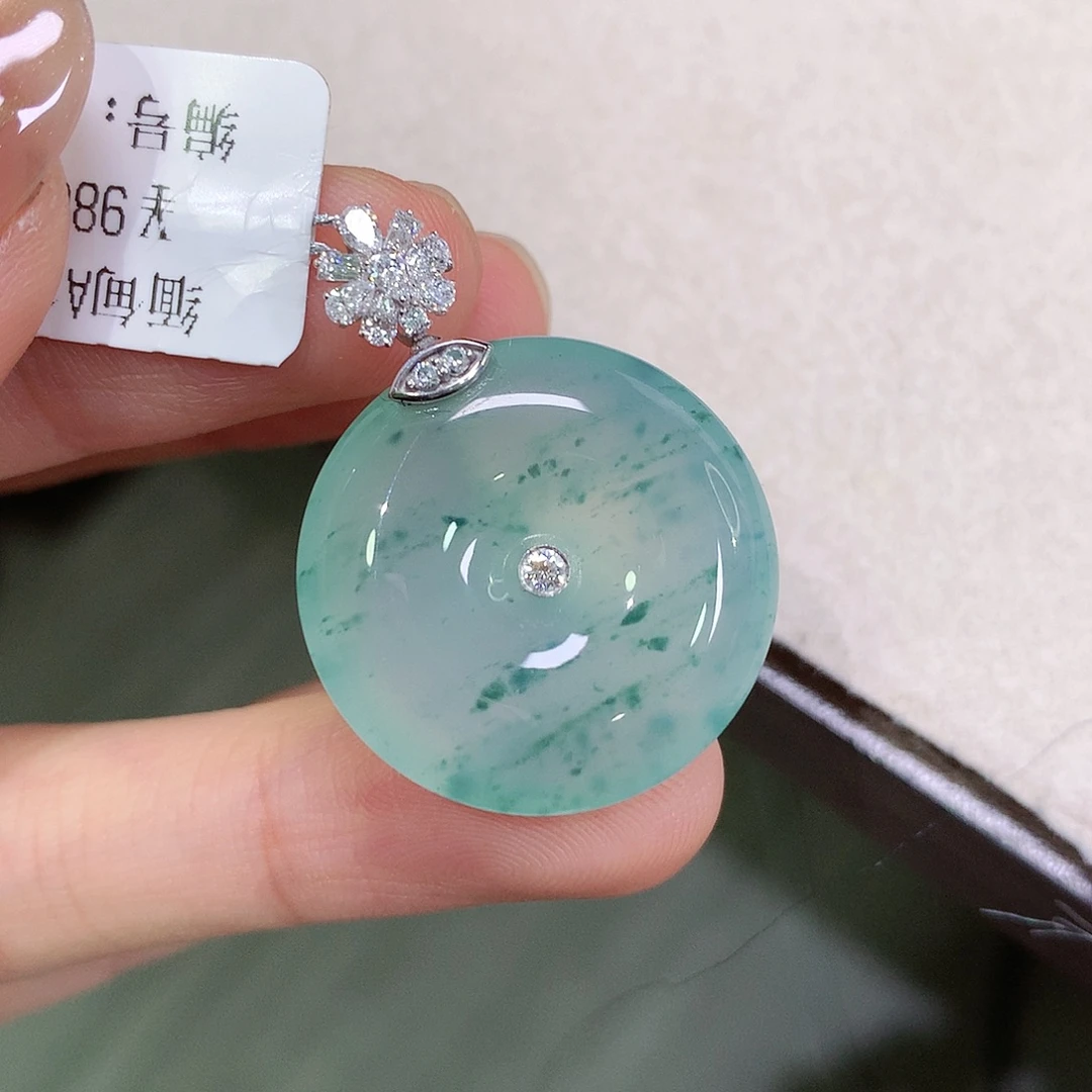 翡翠18K金镶嵌颈饰