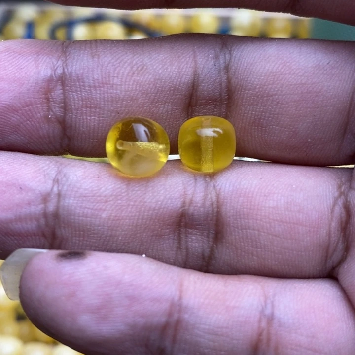 未镶嵌琥珀裸石26号9.1*7.9左右2颗微瑕