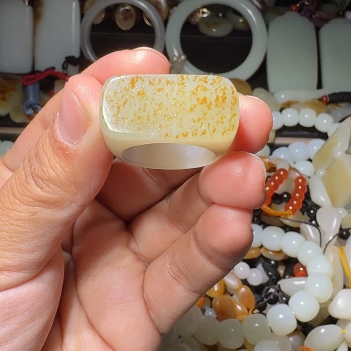 和田玉未镶嵌戒指