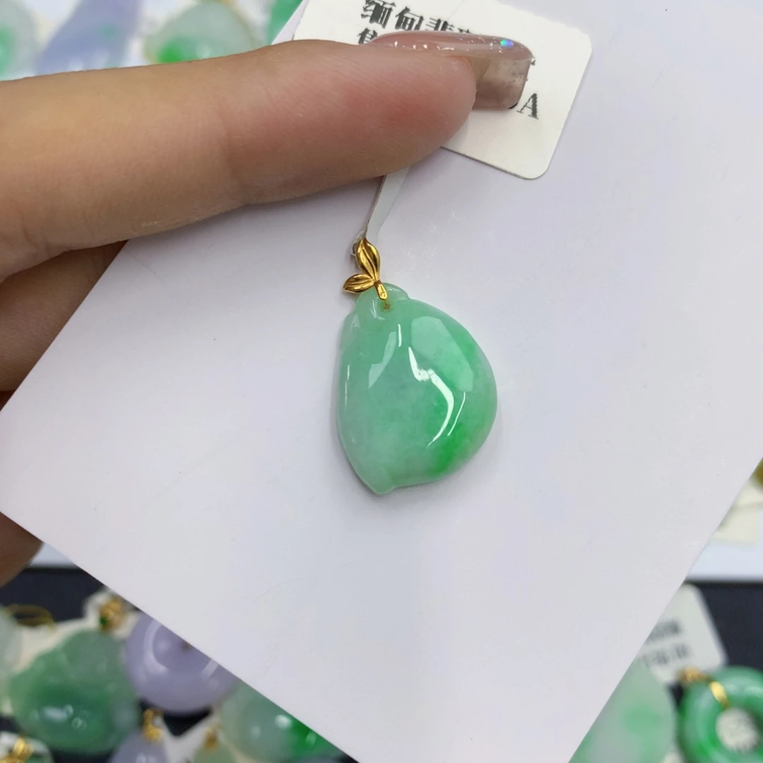 翡翠18K金镶嵌颈饰翡翠