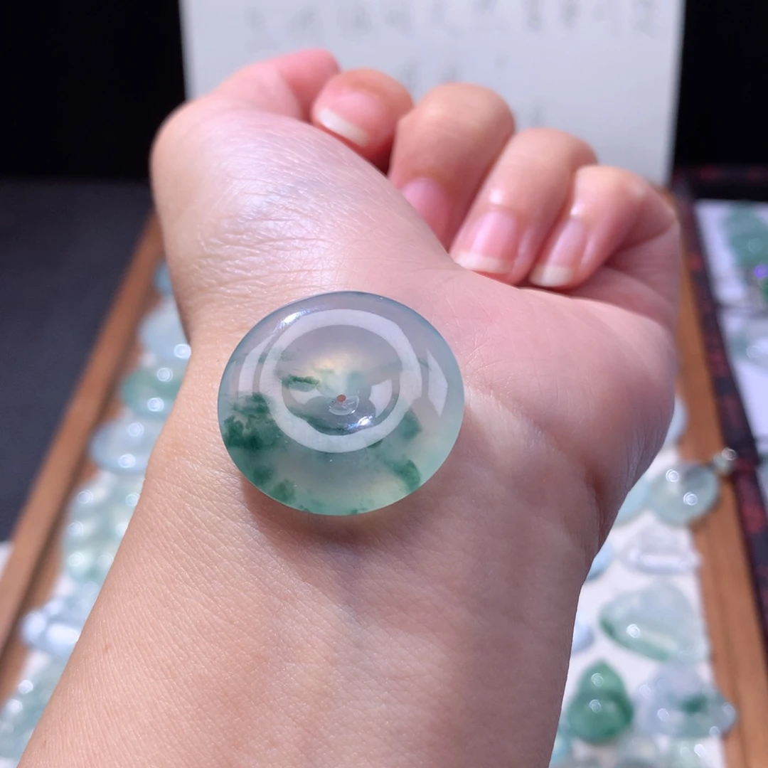 颈饰未镶嵌翡翠冰种飘花平安扣