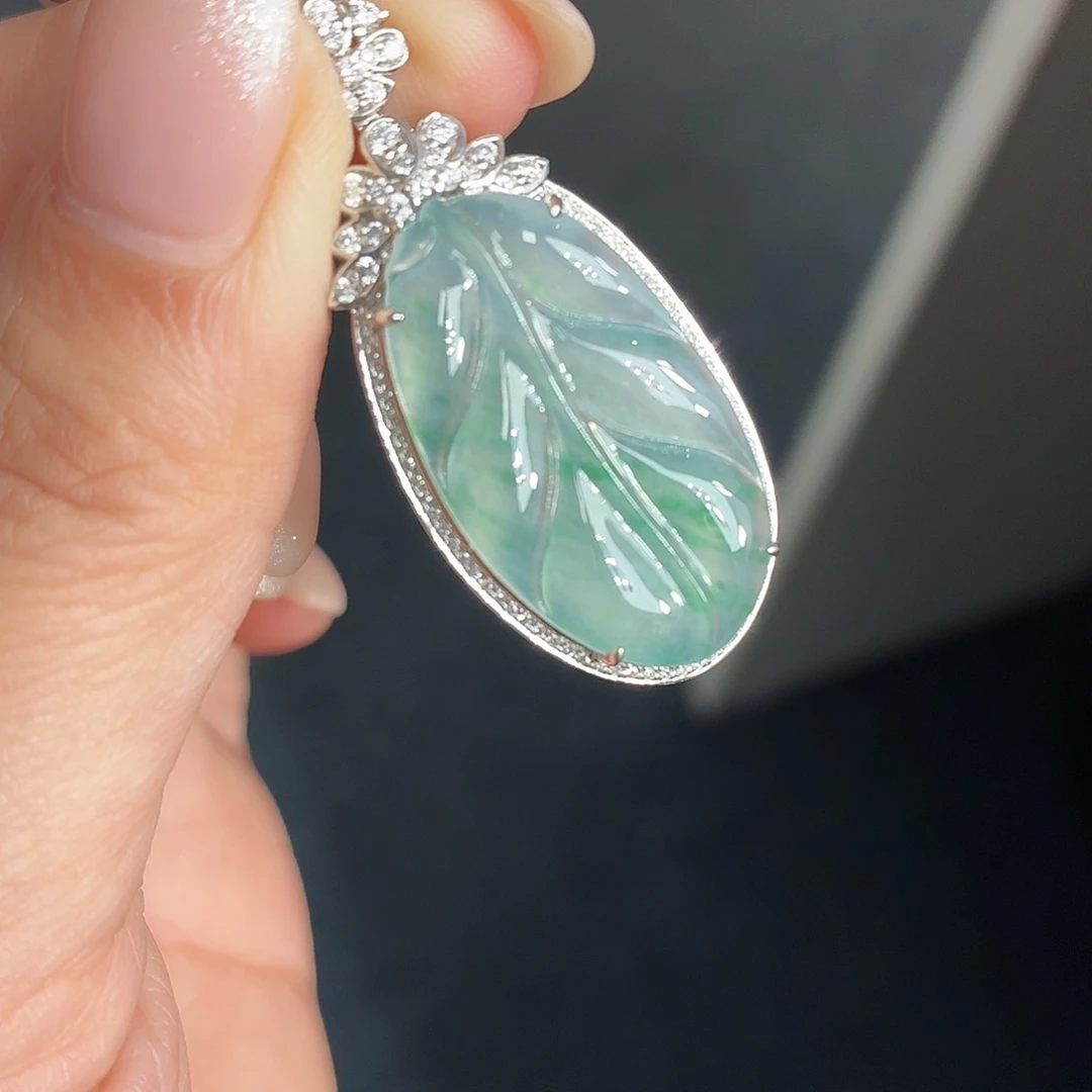 翡翠18K金镶嵌颈饰