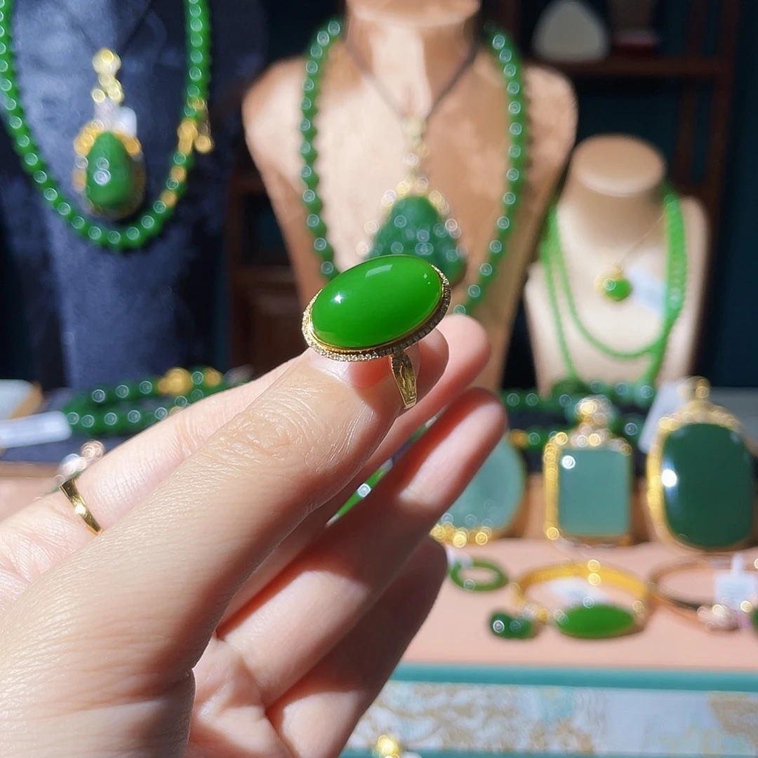 和田玉（碧玉）18K金镶嵌颈饰