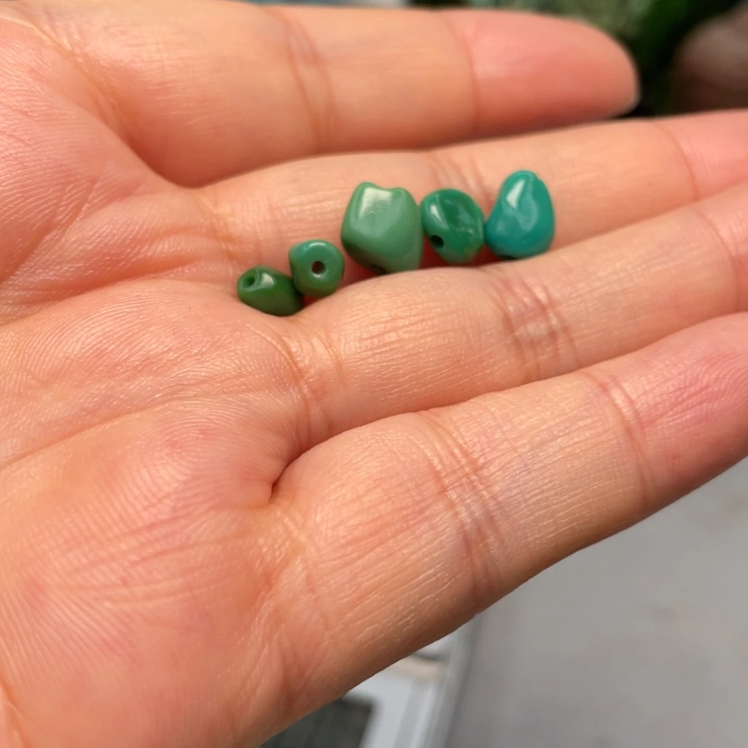 布***塔绿松石未镶嵌颈饰