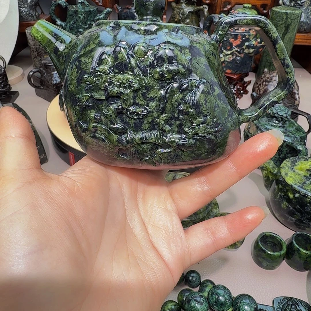 壹***峰蛇纹石玉未镶嵌摆件