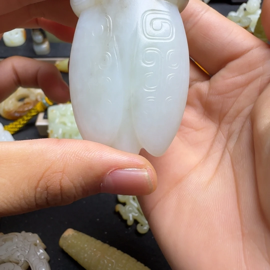 贵***族未镶嵌和田玉挂件