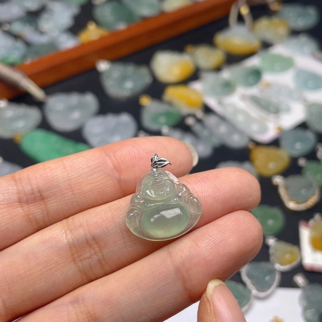 颈饰未镶嵌翡翠佛公16.5×17.9×4.7