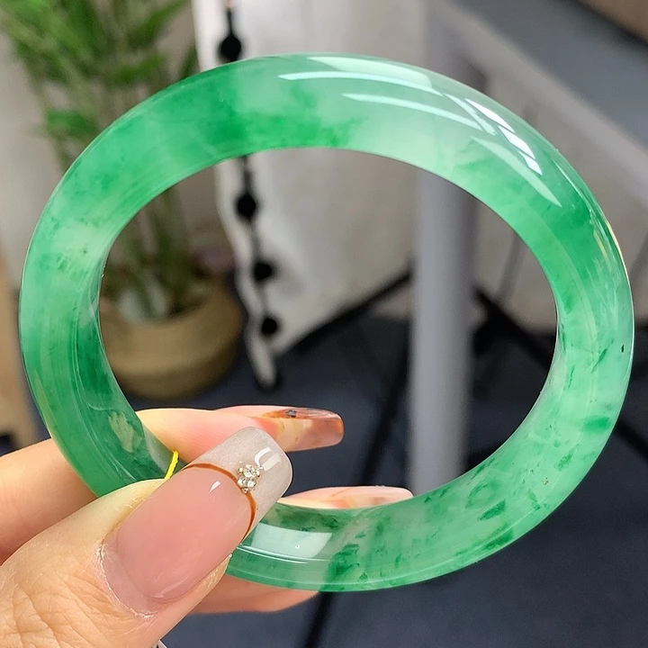 未镶嵌手镯石英质玉