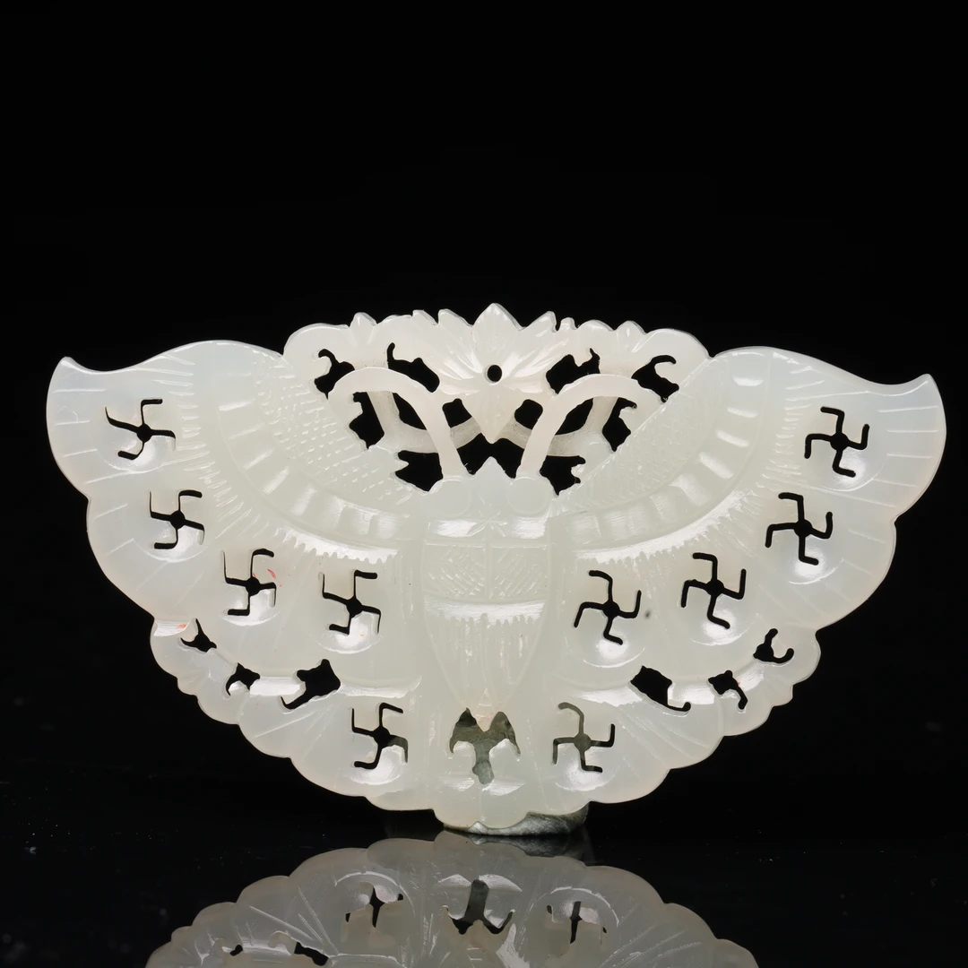 【臻】{库出}和田玉蝴蝶佩