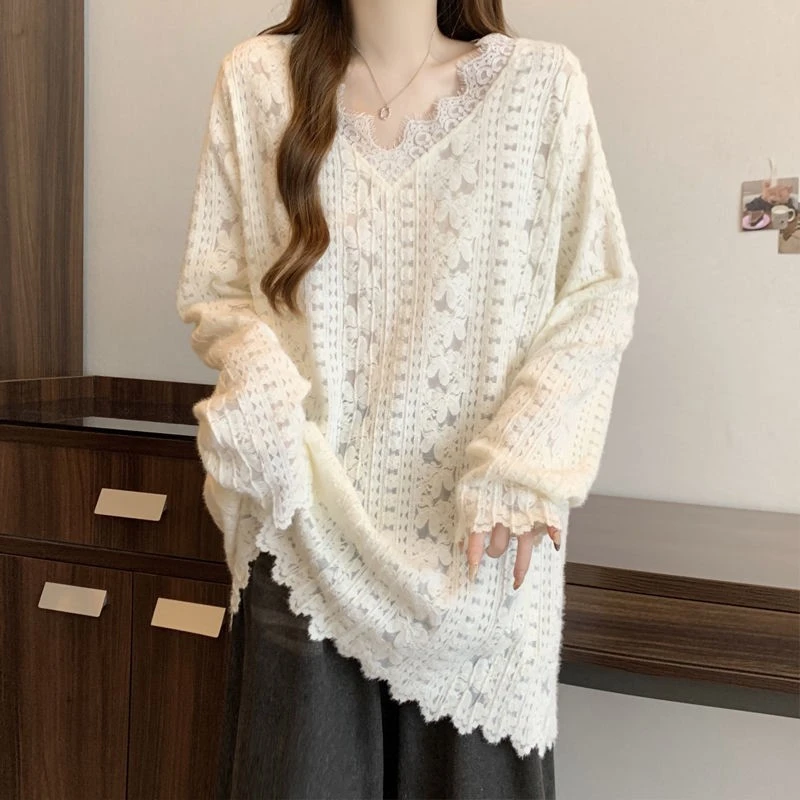 漂亮打底衫网纱春秋小衫内搭洋气雪纺衫蕾丝拼接钩花领镂女一字肩